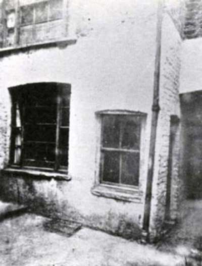 The window of 13 Miller's Court, inside which Mary Kelly was murdered.