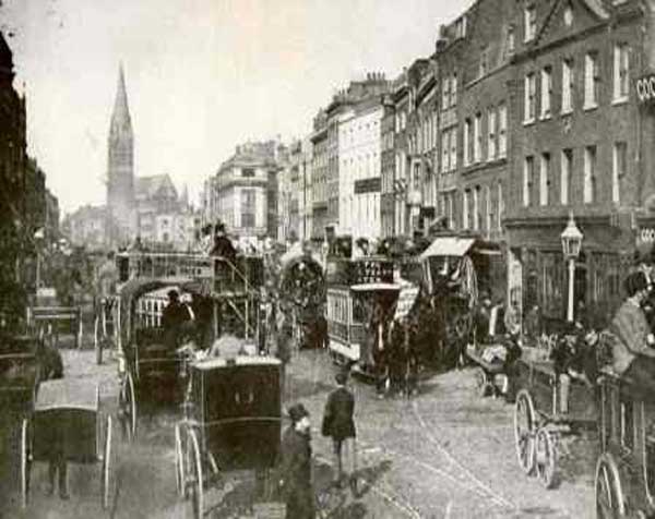 Whitechapel High Street in 1890.
